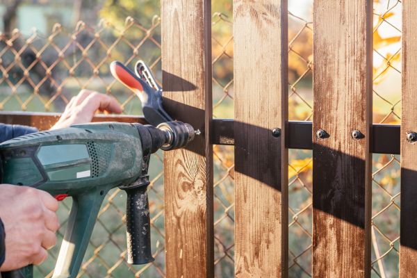 Wood Fence Maintenance Service